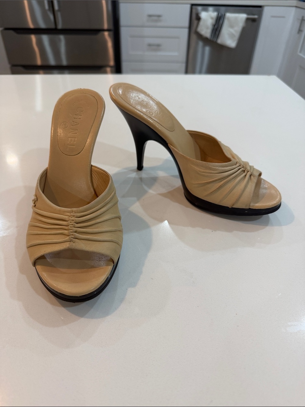 CHANEL Beige Ruched Leather Open-Toe Mules with Black Heel